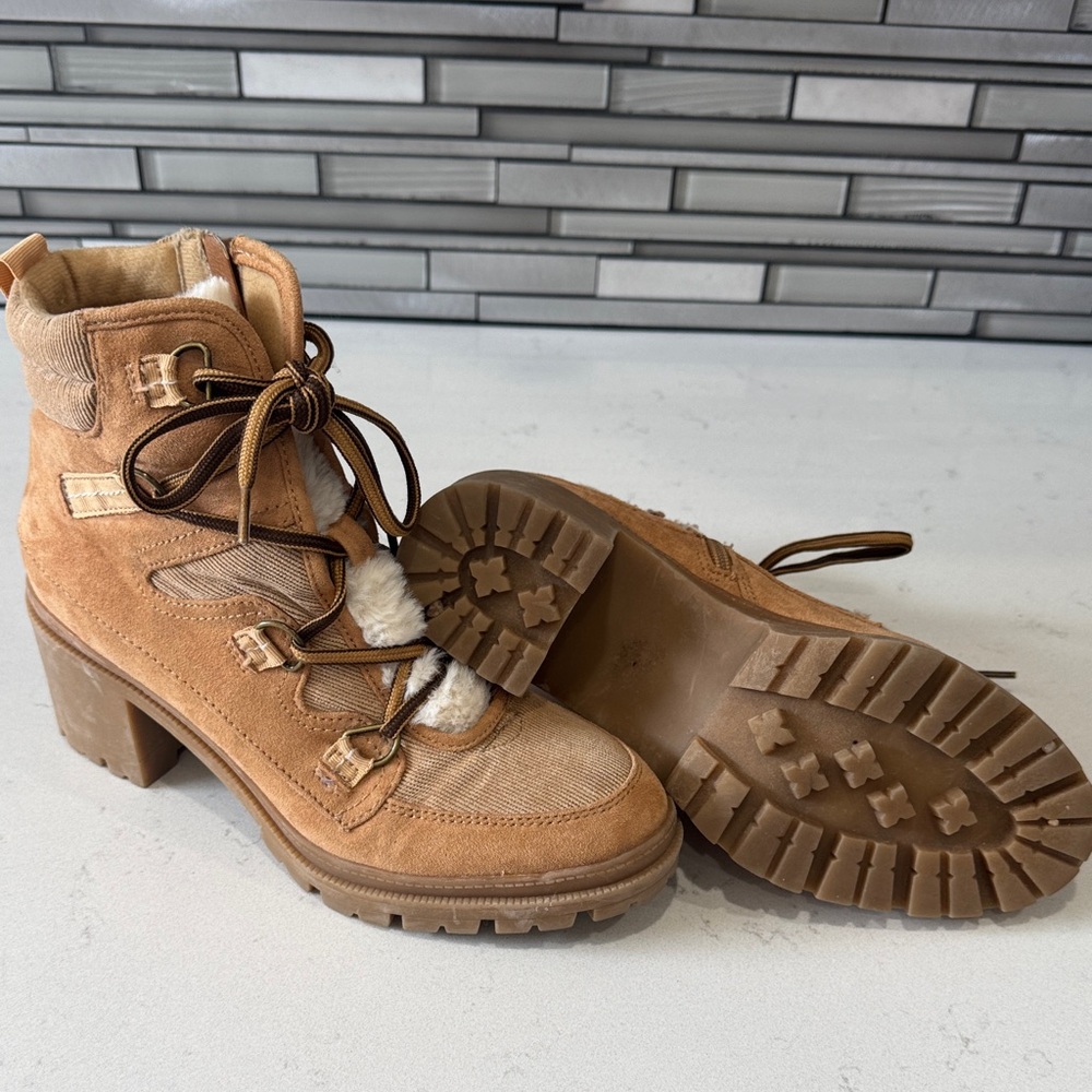 Stylish Brown Lace-Up Boots for Women - Picture 2 of 3